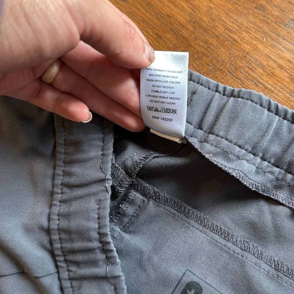 FIGS Tansen Joggers dark grey Scrubs Size Small